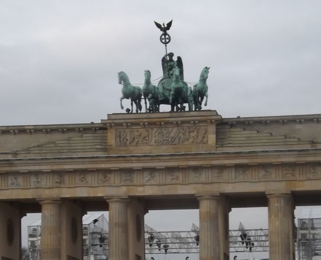 Read more about the article <!--:en-->It’s Party Time at the Brandenburg Gate on New Years Eve!!!!!<!--:-->